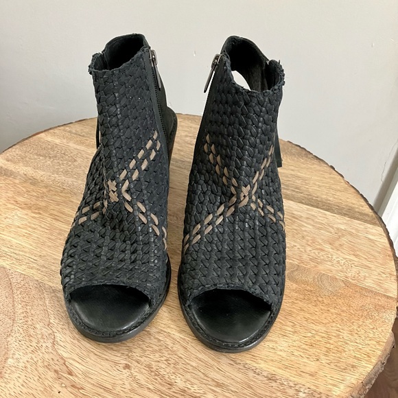 Sam Edelman Black/ Tan Woven Front Gladiator Sandal’s Size 8.5 - Picture 5 of 9